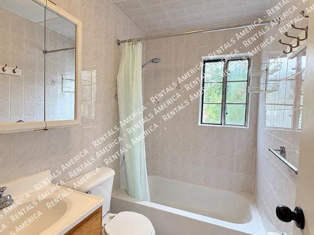 Beautiful 3 bedroom, 1.5 bathroom