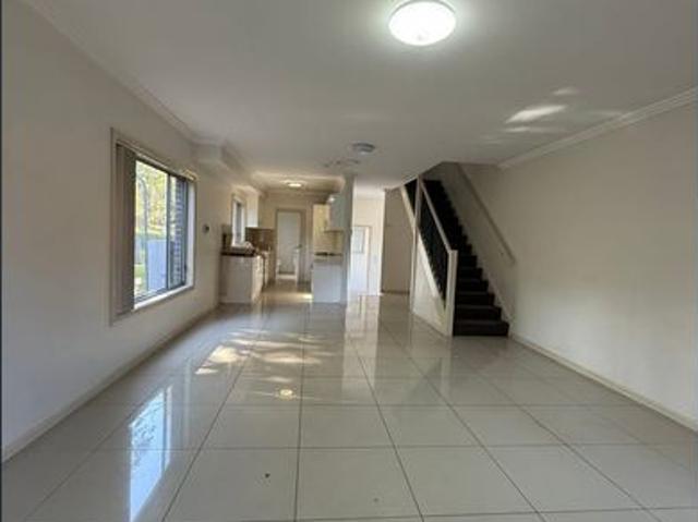 Beautiful 3 bedrooms Duplex close to all amenities!