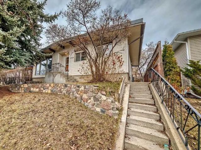 Beautiful 3 Bedrooms Main Floor in Charleswood