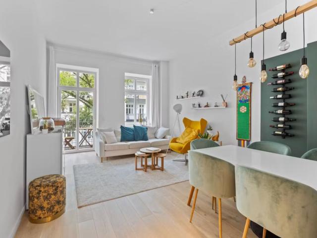 Beautiful 3 room apartment, 95 m², fully furnished in Prenzlauer Berg – available from Dec