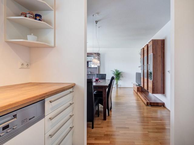 Beautiful 3 room apartment with modern kitchen in Neubiberg
