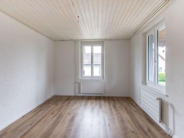 Beautiful 3 room apartment in Meyriez – on the 1st floor with a porch