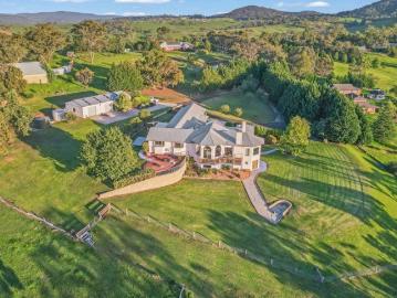 Beautiful 11 Acre 4.47 Ha Property with Magnificent Views