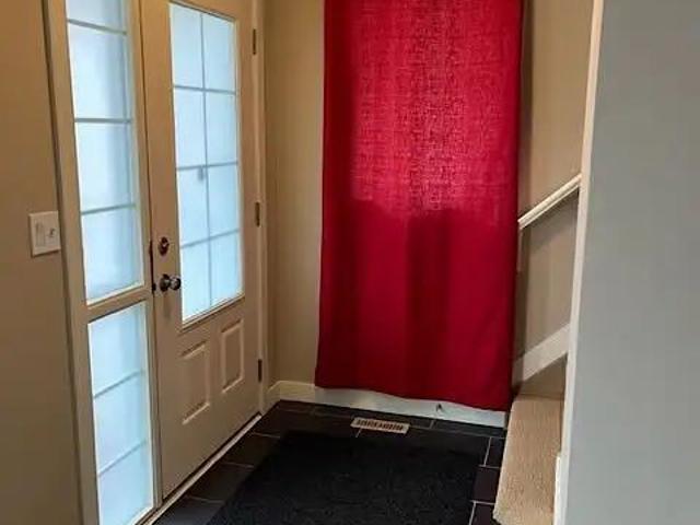 Beautiful 1/2 duplex, extremely well maintained & newly renovated in Terwillegar — 2 Bedrooms Duplex