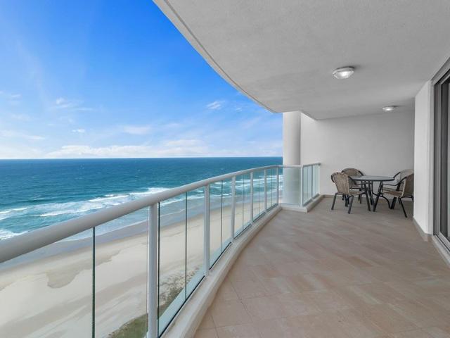 Beautiful 18th Floor Beach Front Apartment