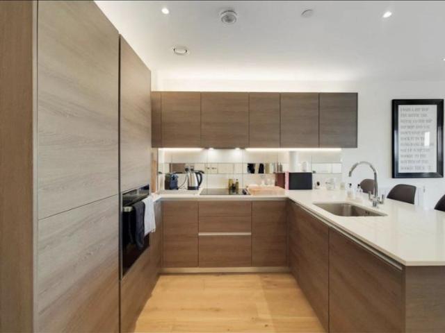 Beautiful 1 Bed Flat 4th floor river view + gym