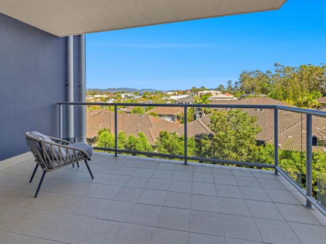 Beautiful 1 Bed Unit. Be Quick! Offers above $670,000 considered. This will not last