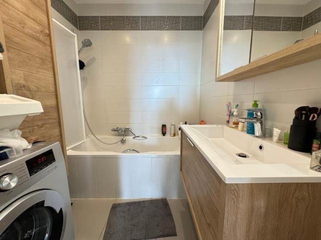 Beautiful 1 bedroom apartment with a large terrace + garage