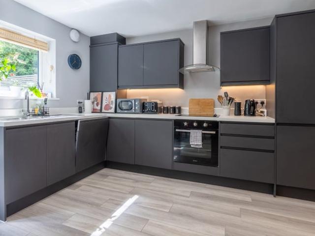 Beautiful 1 bedroom Garden apartment