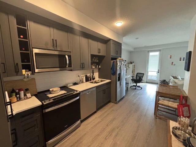 BEAUTIFUL 1 Bedroom in the HEART of University District — 1 Bedroom Condo Unit