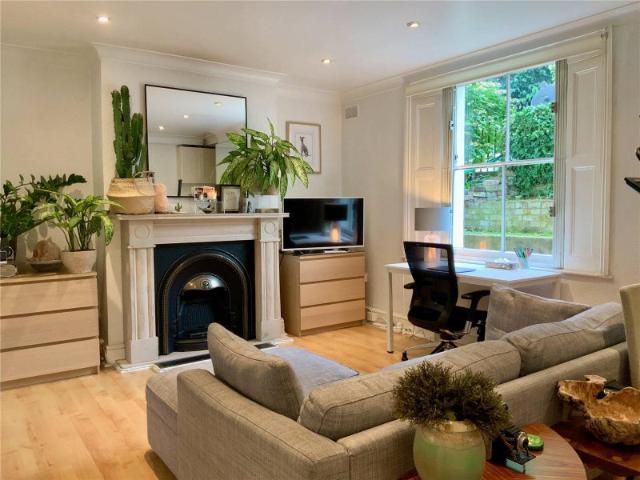 Beautiful 1 Double Bed Garden Flat !