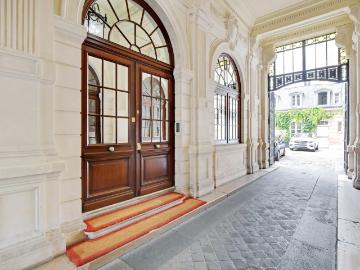 Beautiful 1BDR in a former mansion Dauphine / 16e