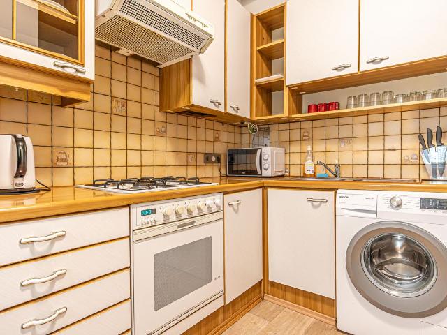 Beautiful 1BR + Living Room Near Wiener Stadthalle, Vienna Amsterdam Apartments for Rent