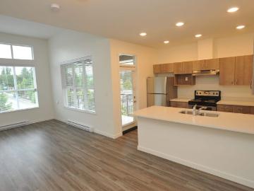 Beautiful 2 Bed, 2 Bath Corner Unit Available October 1st – Cat Friendly!