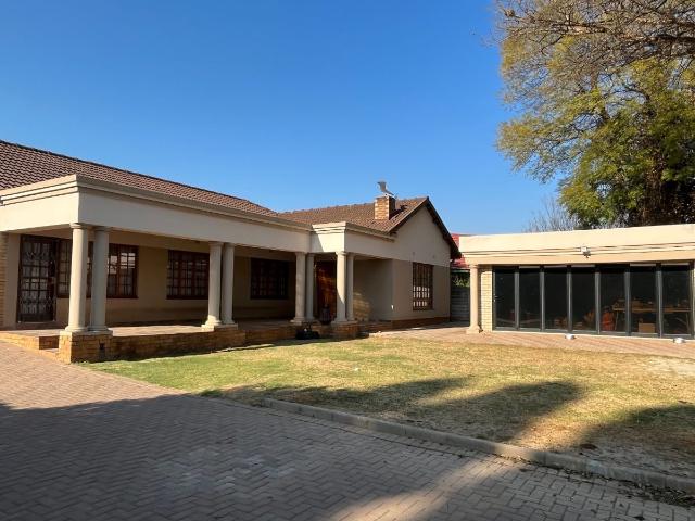 Beautiful 2 Bedroom And 1 Bath House Unit