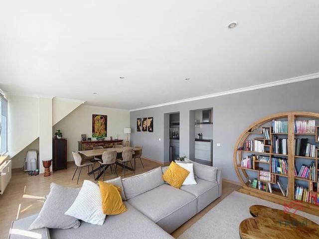 Beautiful 2 bedroom apartment with an office