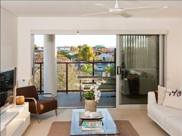 Beautiful 2 Bedroom Apartment with City Views