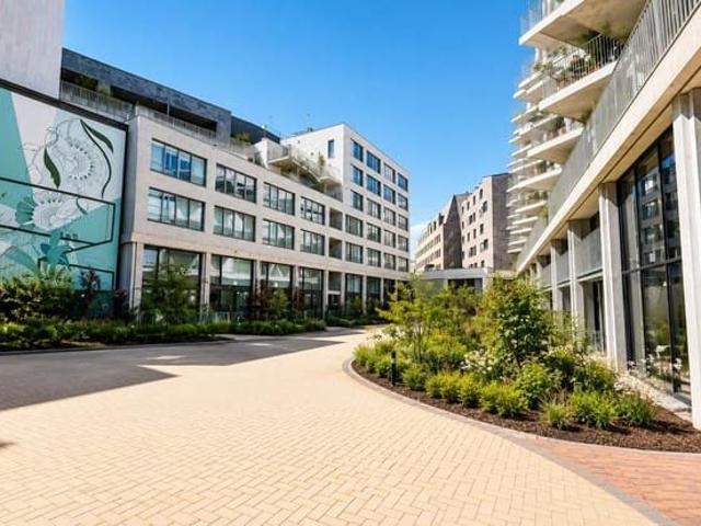 Beautiful 2 bedroom apartment with terrace and parking