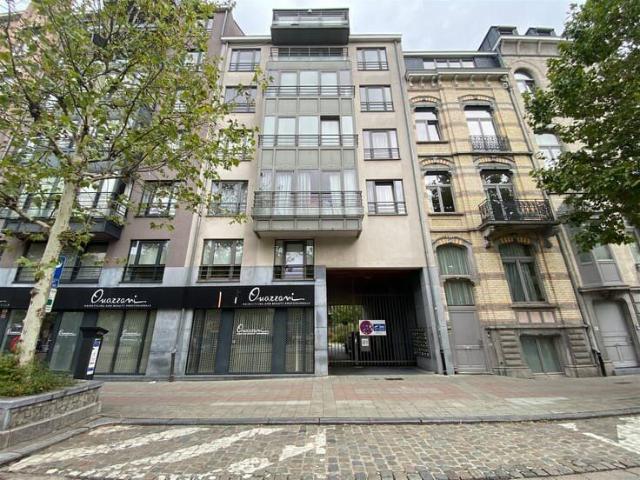 Beautiful 2 bedroom apartment with terrace and parking