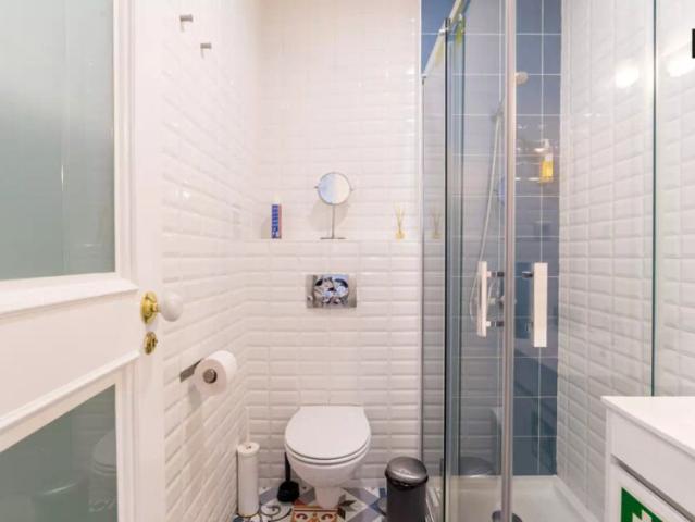 Beautiful 2 bedroom apartment with terrace for rent near Metro in Santo António