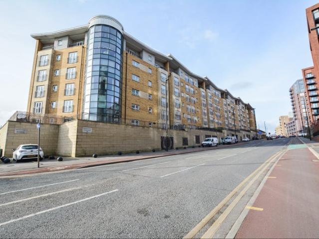 Beautiful 2 Bedroom Apartment Available Now!