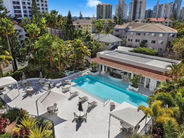 Beautiful 2 Bedroom Apartment for lease in one of the Gold Coast's most iconic buildings