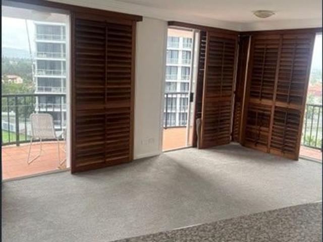 Beautiful 2 Bedroom Apartment for lease in one of the Gold Coast's most iconic buildings