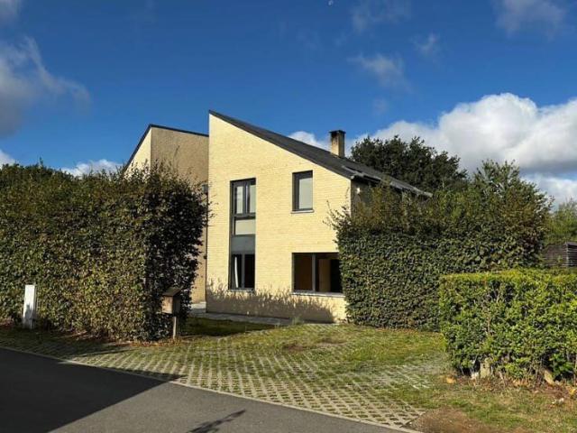 Beautiful 2 bedroom apartment, garden, parking