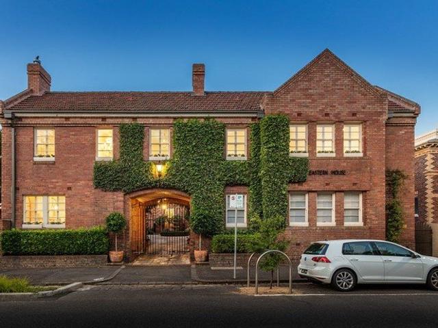 Beautiful 2 Bedroom Apartment in Amazing Surrounds