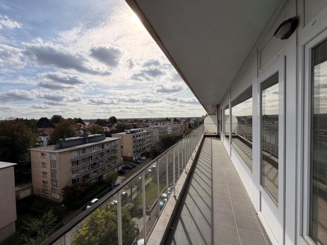 Beautiful 2 bedroom apartment large terrace 1 cellar