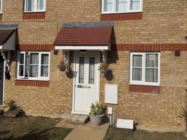 Beautiful 2 Bedroom Family Home with Private Driveway & Private Garden