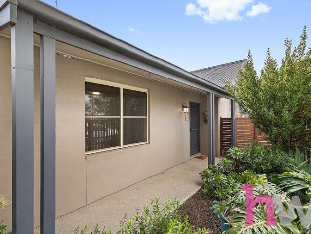 Beautiful 2 Bedroom home with Loft in quiet East Geelong