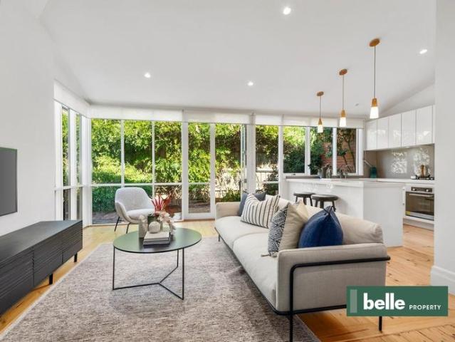 Beautiful 2 Bedroom Home with Private Courtyard