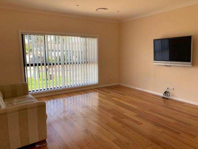 Beautiful 2 Bedroom Independent Home with Parking !