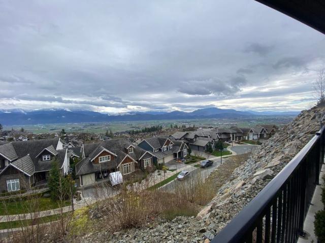 Beautiful 2 Bedroom Suite with Views