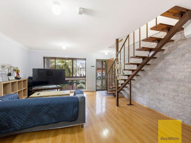 BEAUTIFUL 2 BEDROOM TOWNHOUSE