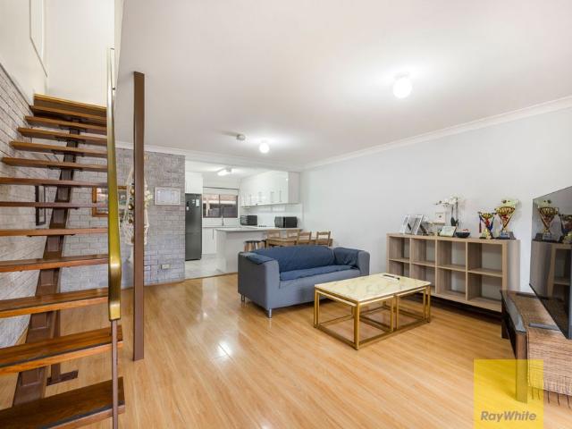 BEAUTIFUL 2 BEDROOM TOWNHOUSE