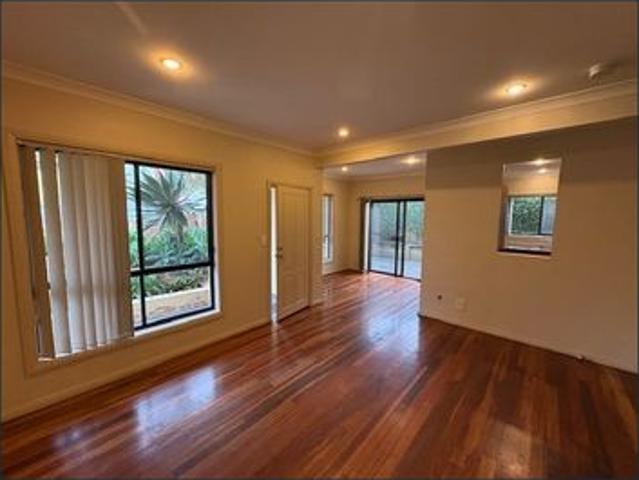 BEAUTIFUL 2 BEDROOM TOWNHOUSE WITH A DOUBLE GARAGE!