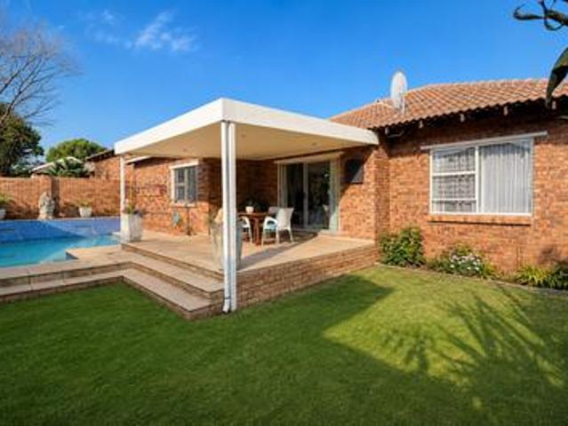 beautiful 2 bedroom townhouse with s.