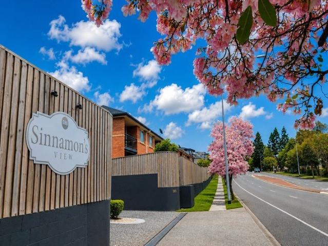 BEAUTIFUL 2 BEDROOM TOWNHOUSE IN A PRISTINE LOCATION!
