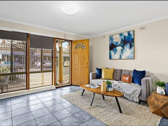 Beautiful 2 Bedroom Townhouse in CBD