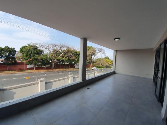 Beautiful 2 bedroom upstairs apartment to let