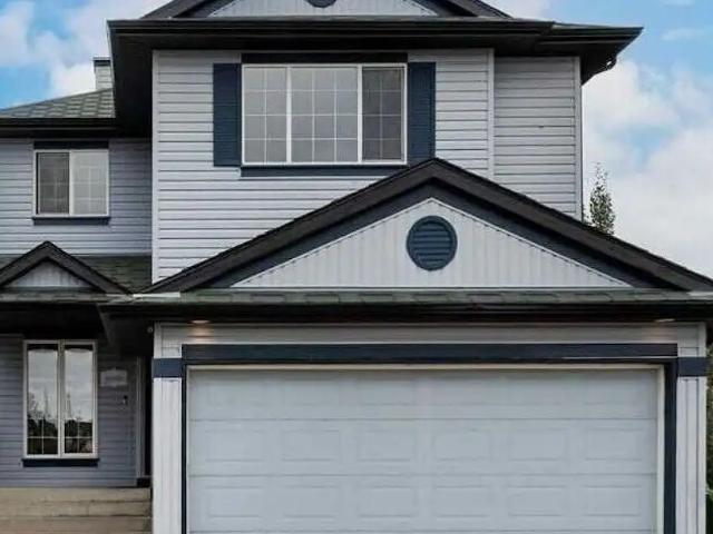 Beautiful 2 bedroom Walk out suit with large private backyard