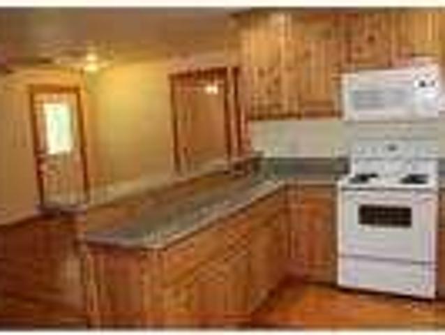 Beautiful 2 bedroom, 1 bath house for LEASE. Washer/Dryer Hookups!