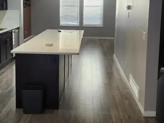 BEAUTIFUL 2 BEDROOM 2 FULL BATHROOM TOWNHOUSE ONLY $1900 plus $300 all utilitie