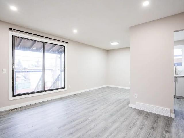 Beautiful 2 Bedrooms Townhouse in Bowness NW. — 2 Bedrooms Townhouse