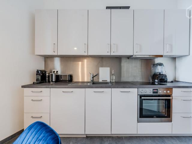 Beautiful 2 room old building apartment in Berlin Halensee, Berlin Amsterdam Apartments for Rent