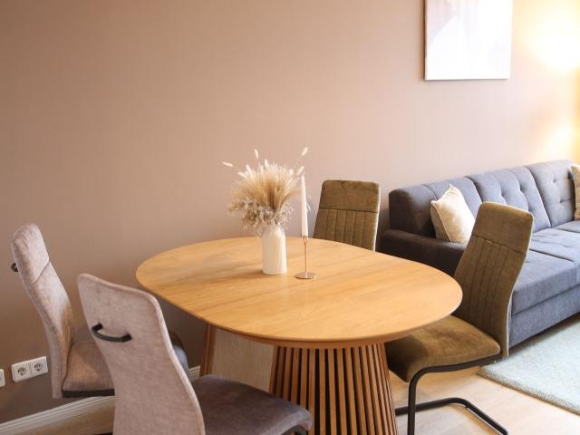 Beautiful 2 Room Apartment – Freshly Renovated, Brand New Kitchen, Prime City West Location, Berlin Amsterdam Apartments for Rent