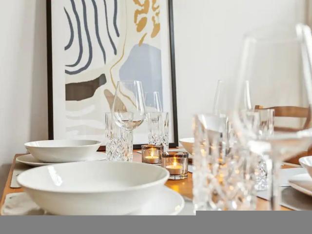 Beautiful 2 room apartment in Charlottenburg, Berlin Amsterdam Apartments for Rent