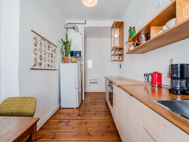 Beautiful 2 rooms Altbau flat in Neukölln/weserkiez with balcony, near canal, Berlin Amsterdam Apartments for Rent